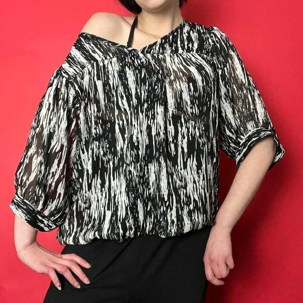 Loose flowy abstract shirt ๐ค๐คโโโโโโโโโโโโโโโโ - Picture 5 of 5